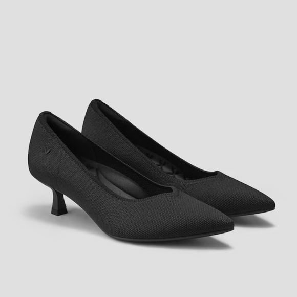 Vivaia Pointed Toe Kitten Heels Black NEW 42 10.5 - Picture 1 of 6